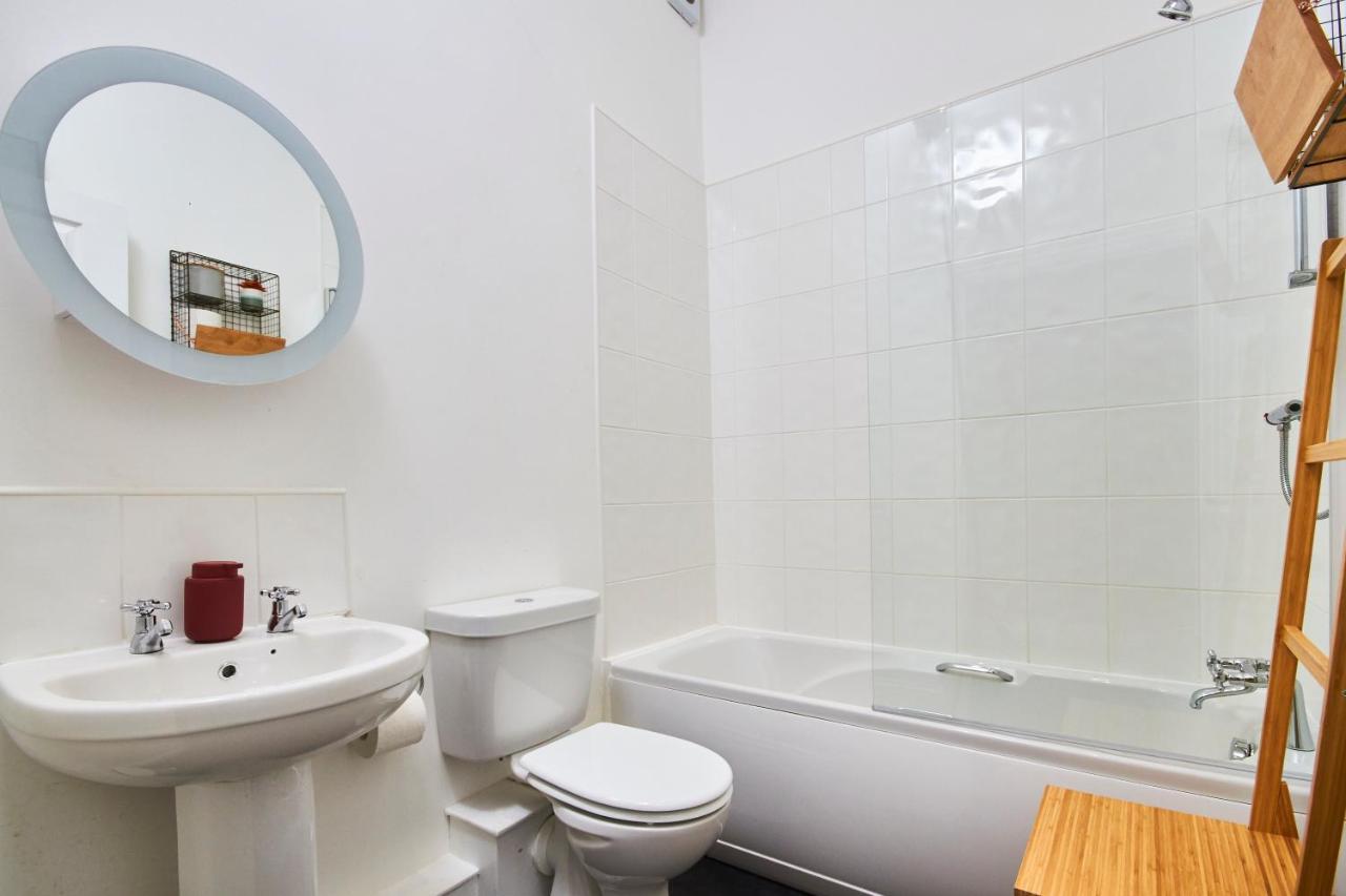 Lovely Abode In Newcastle - Sleeps 4 - Ground Floor Exterior photo